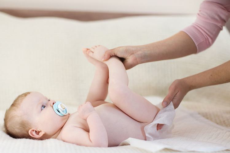 10 टिप्स - नवजात शिशुओं में कब्ज की समस्या का तुरंत समाधान